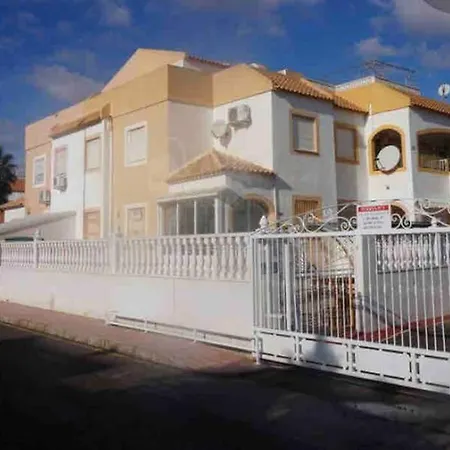 Apartamento Acogedor Apartamento Con Piscina Cerca A La Playa Torrevieja