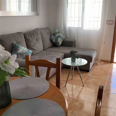 Apartamento Acogedor Apartamento Con Piscina Cerca A La Playa Torrevieja